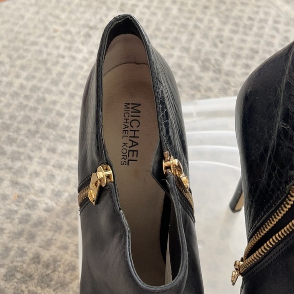 MICHAEL Michael Kors Black Ankle Booties - Picture 2 of 7